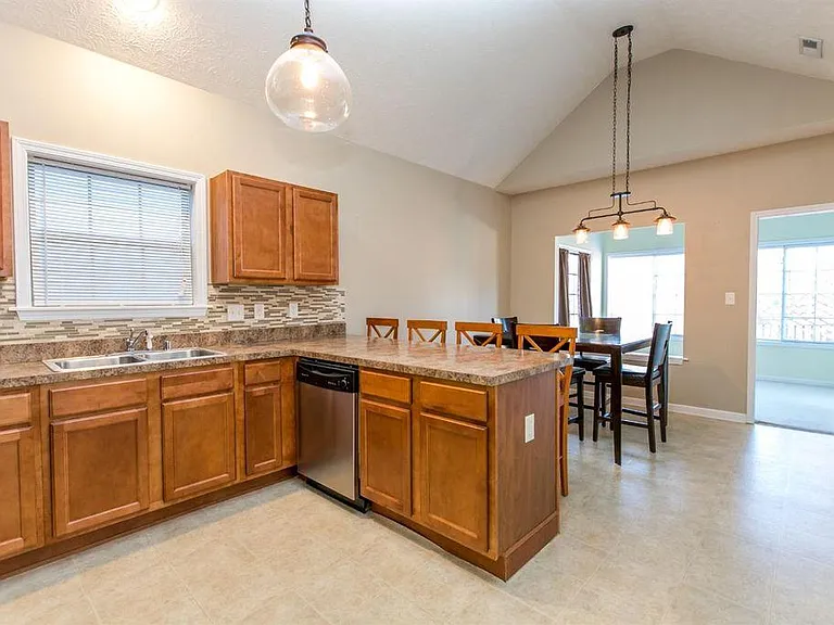 1116 Brick House Ln — Photo 10