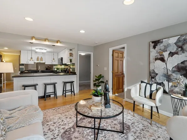 3 Adams Ave, Methuen, MA 01844