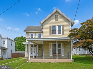 108 S 9th St, Akron, PA 17501
