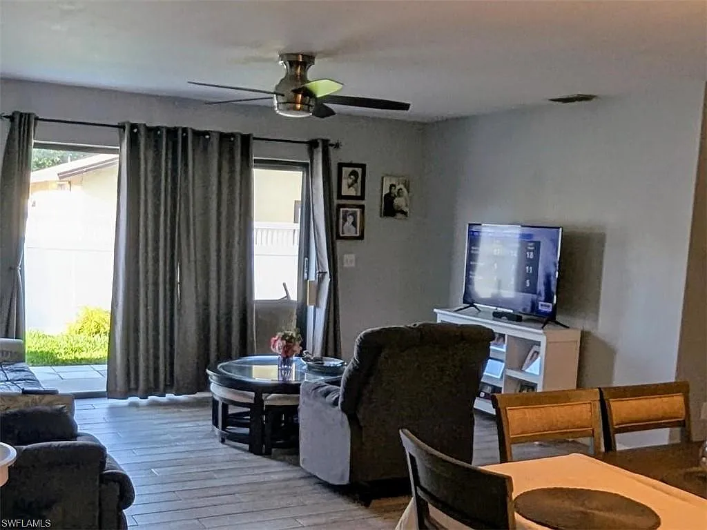 2 bed, 2.0 bath, 1023 sqft, $1,300 — Photo 3