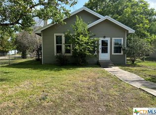 314 W Clayton St, Cuero, TX 77954