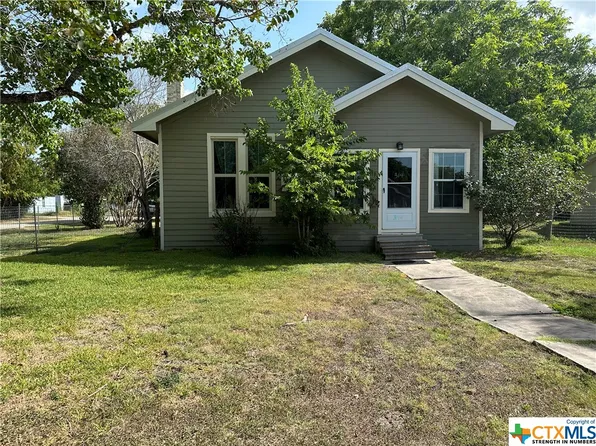 314 W Clayton St, Cuero, TX 77954