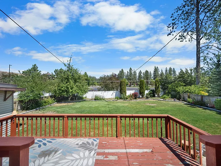 107 E Regina Ave — Photo 38