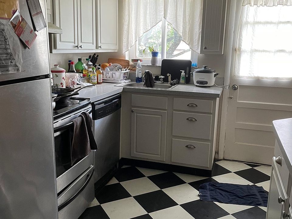 2nd image of 7728 Styrax Ln