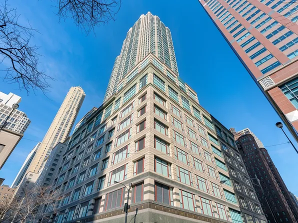 100 E Huron St APT 4101, Chicago, IL 60611