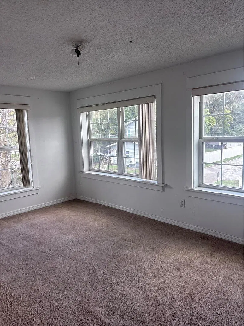 22 S Clyde Ave — Photo 4
