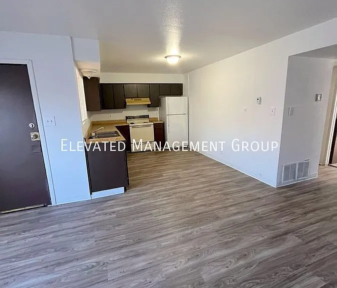 3504 Tyson Pl NE #B — Photo 3
