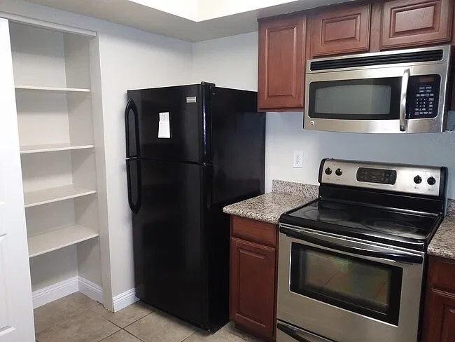 3 bed, 1200 sqft, $2,000 — Photo 4