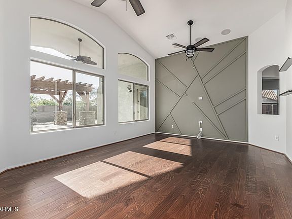 4th image of 803 E PENNY Lane