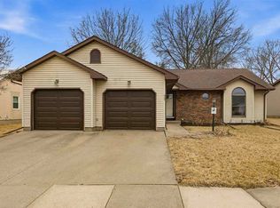 927 Aspen Ct, Iowa City, IA 52240