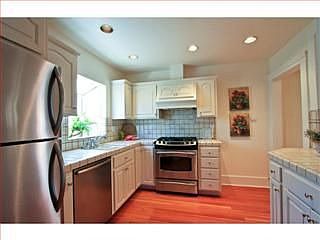 5th image of 131 W Portola Ave