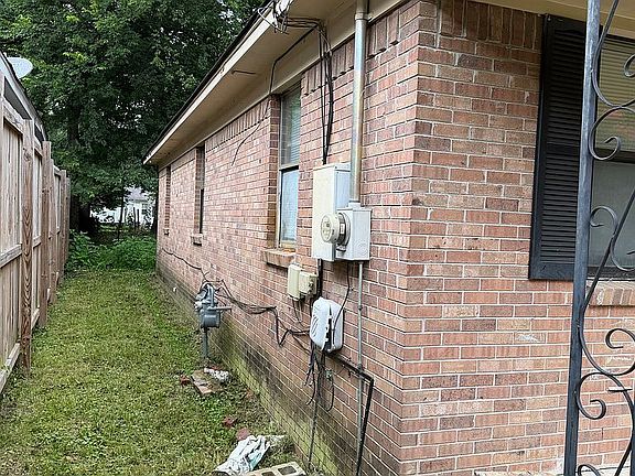 3rd image of 2480 Hale Ave