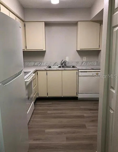 548 Orange Dr #14 — Photo 7