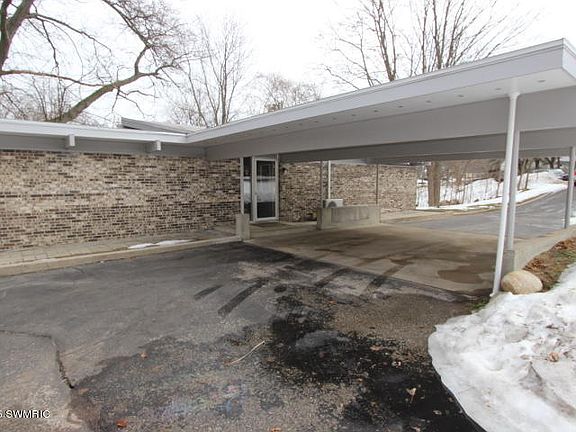 3rd image of 943 Bluebell Dr