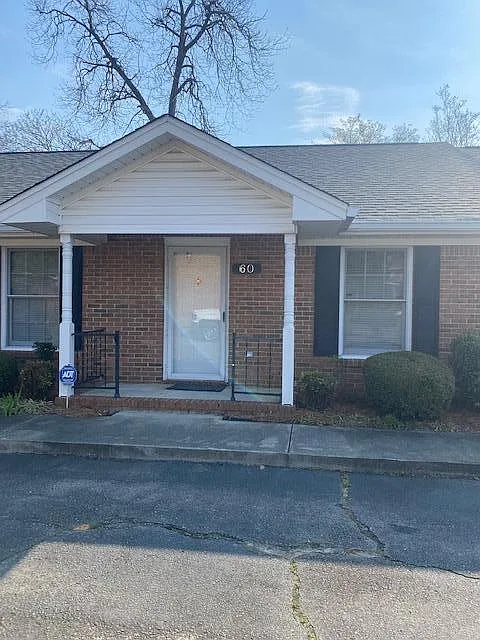 2 bed, 2.0 bath, 1734 sqft, $1,400 — Photo 2