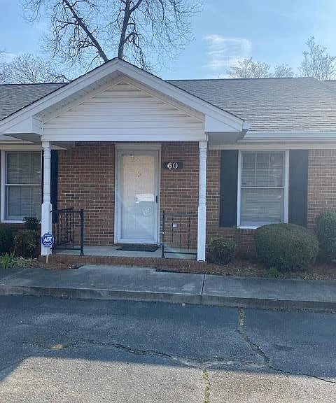 60 Church Ct — Photo 2