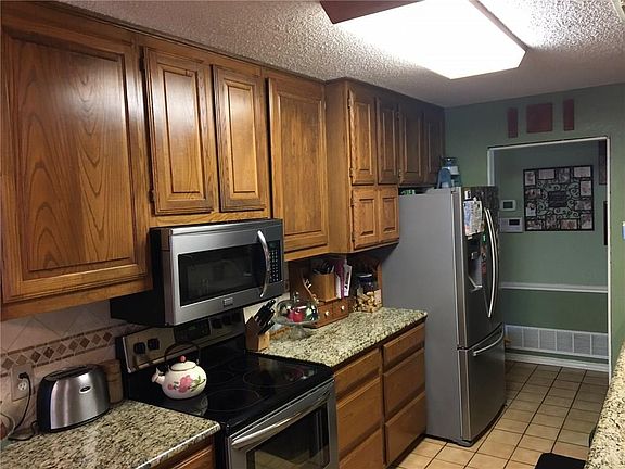 2nd image of 330 Meadowlark Ln