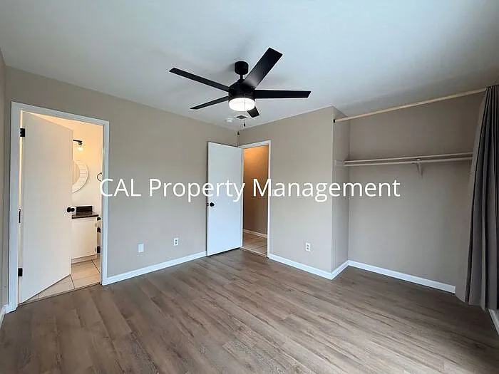 421 Michael Cir — Photo 13