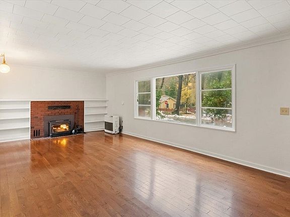 5th image of 4305 Hemlock St