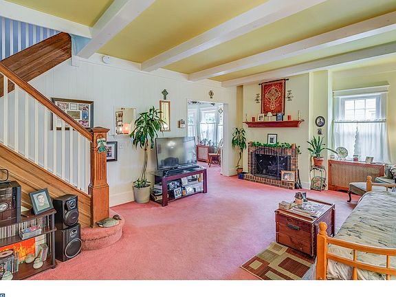 3rd image of 905 Linwood Ave