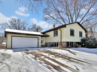 738 County Road B E, Maplewood, MN 55117