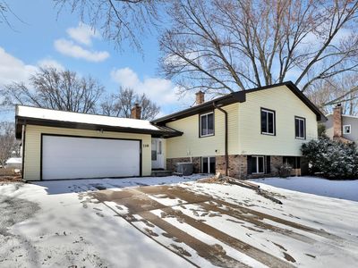 738 County Road B E, Maplewood, MN, 55117
