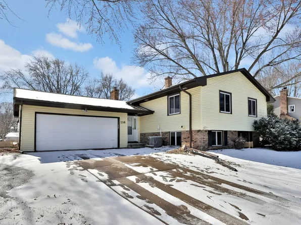 738 County Road B E, Maplewood, MN 55117