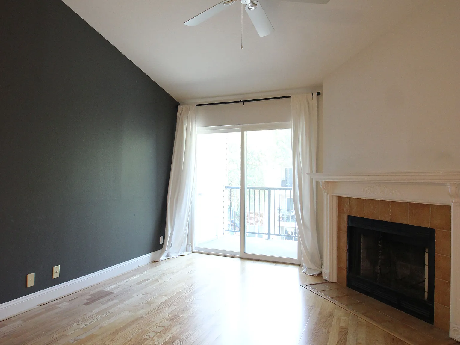 2 bed, 940 sqft, $2,395 — Photo 4
