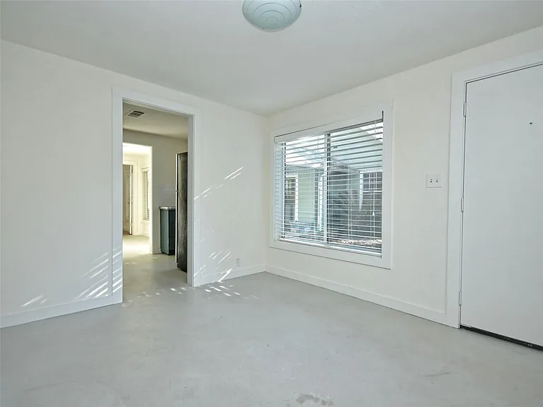 4604 Red River St #B — Photo 8