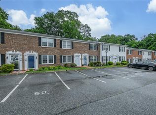 311 Salisbury St APT 50, Kernersville, NC 27284