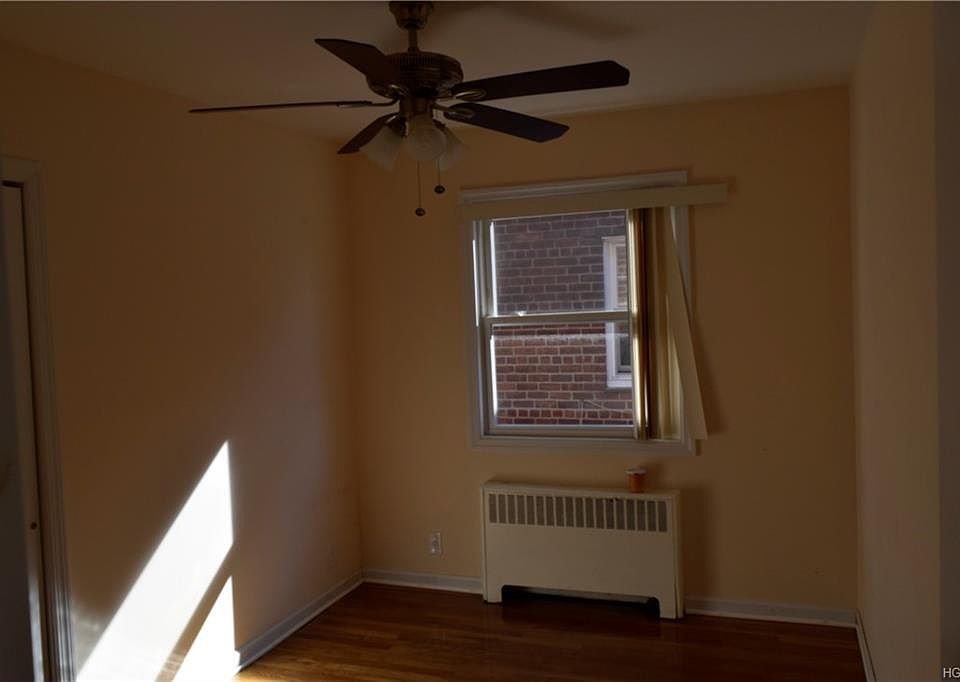 2nd image of 1325 Morris Ave