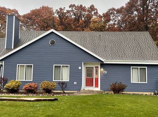 922 E Imperial Dr, Hartland, WI 53029