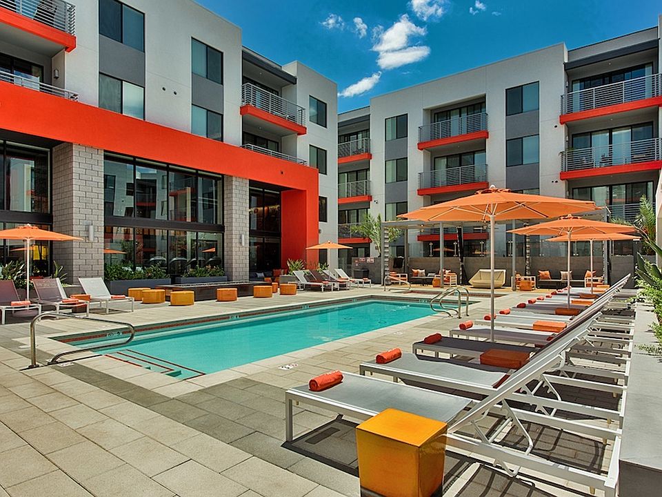 Pool Lounge