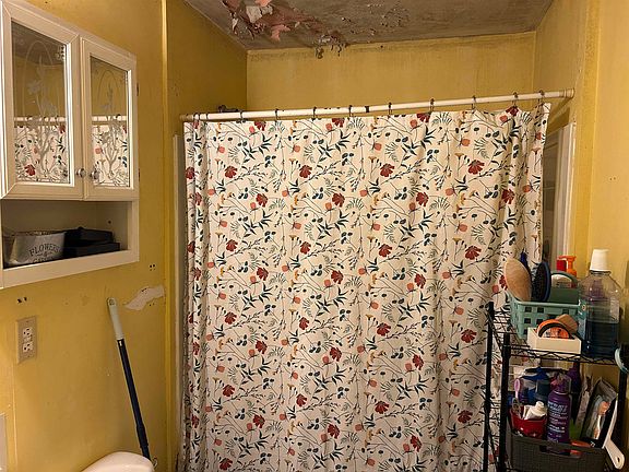 3rd image of 73 River Ave