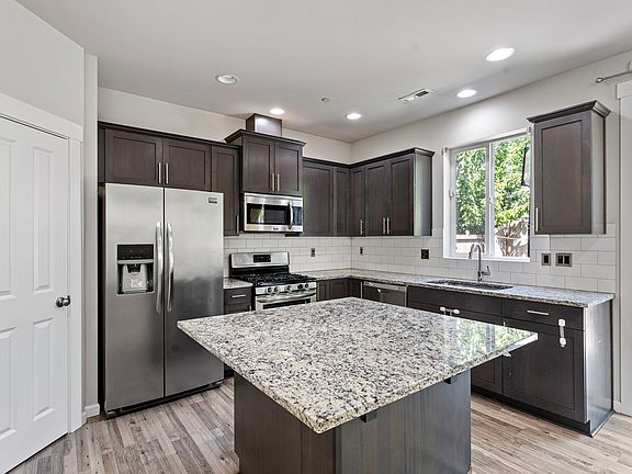 4th image of 4915 130th Pl SE Unit B