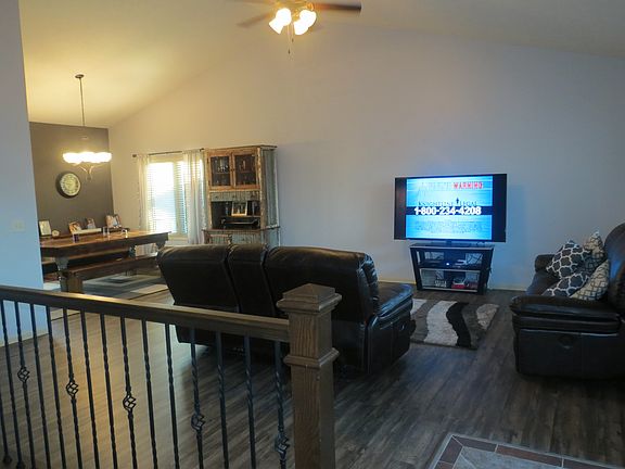 Living Room-Vaulted Ceiling