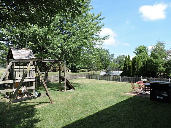 3rd image of 1809 Burshire Dr