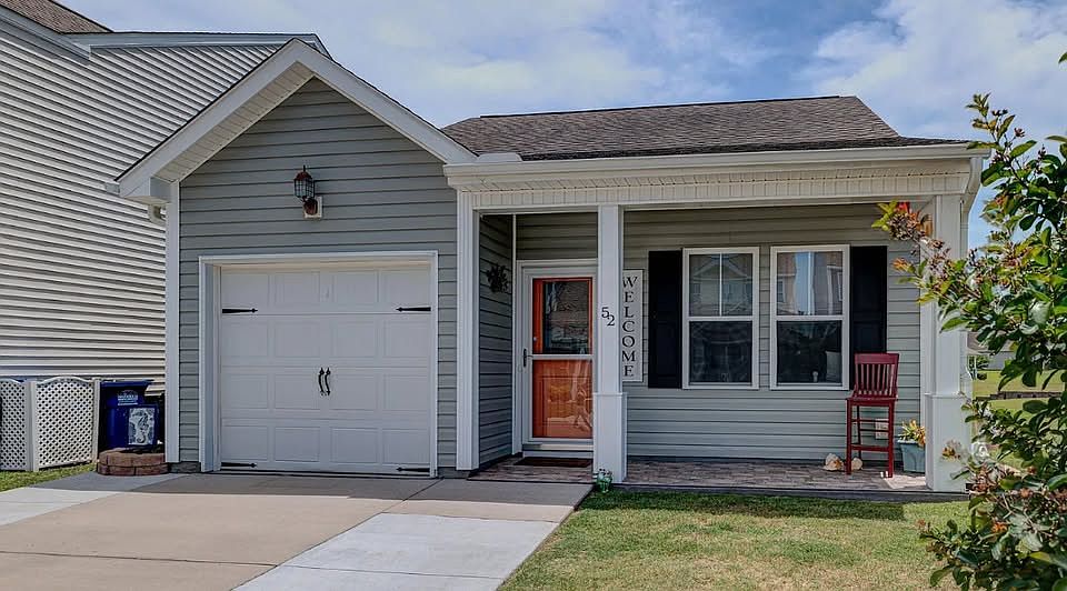 1st image of 52 Thornbury Dr