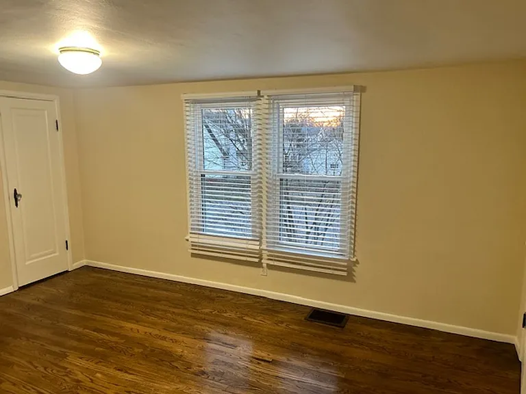 322 S Twyckenham Dr — Photo 15