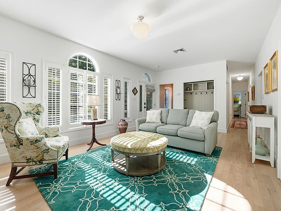 5th image of 125 Mayflower Ln