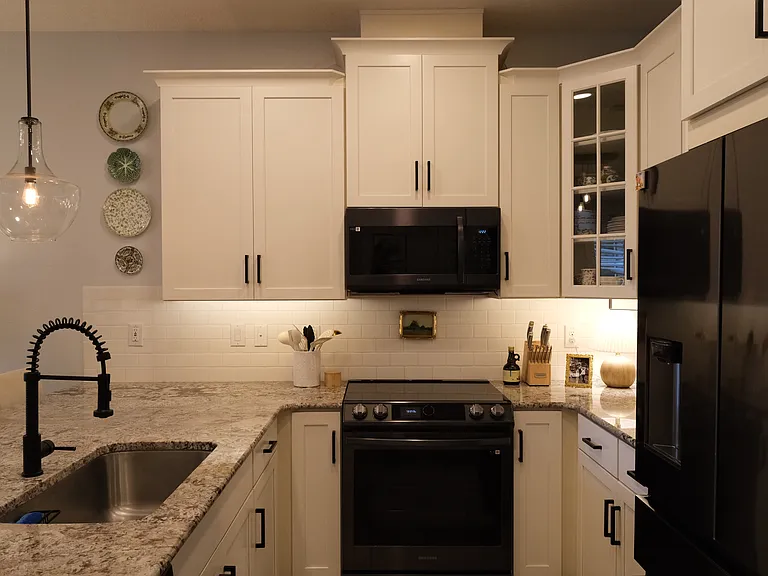 689 Oak Lake Ln — Photo 10