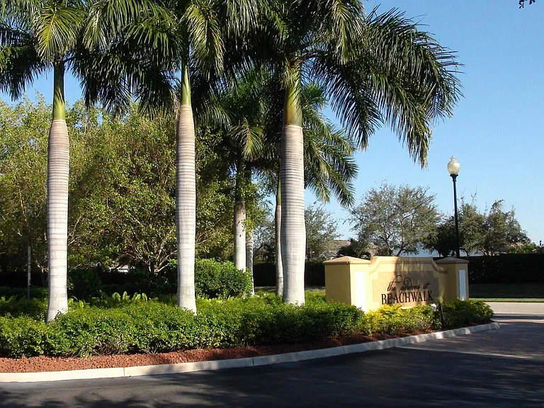 Beautiful Gardens at Beachwalk