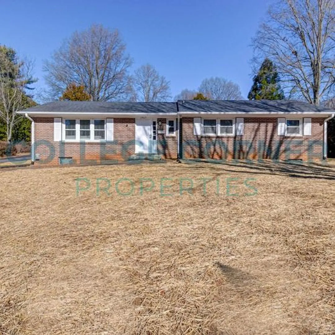 1465 Brookwood Drive Available 6/1/2028-29 (Fully Furnished) Location! Location! — Photo 1