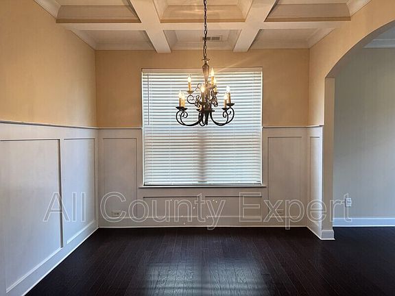 4th image of 5065 Rialto Way
