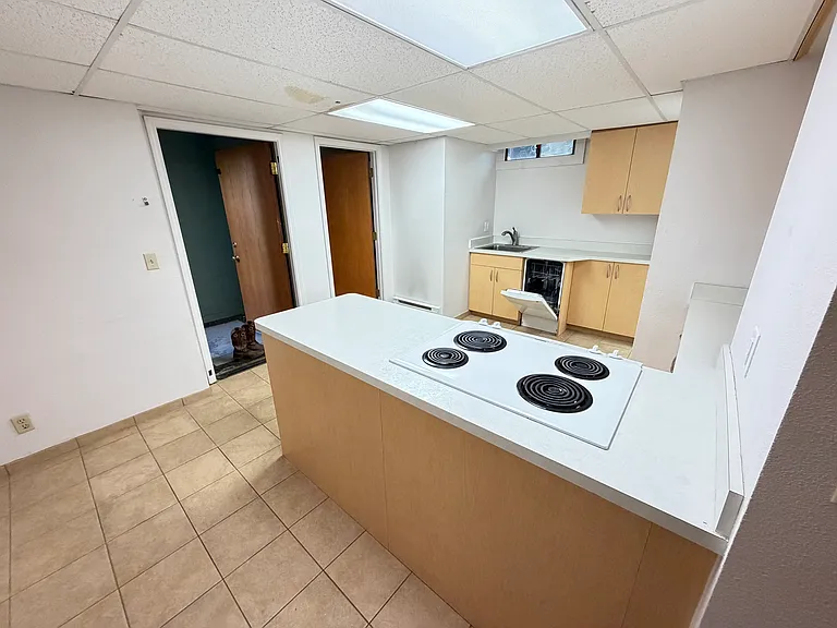 323 N Leroux St #C — Photo 9