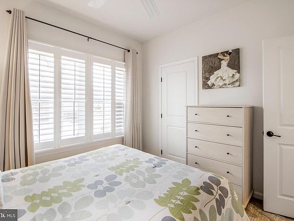 3rd image of 8102 Meadowgate Cir