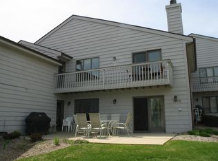 1605 Westbank Cir, Delavan, WI 53115