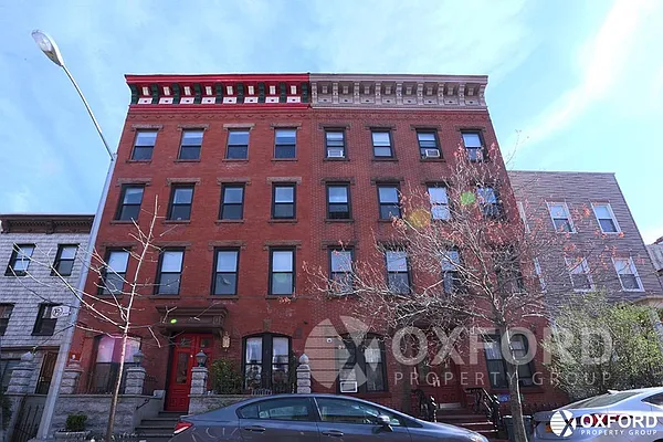 Rented by Oxford Property Group | media 13