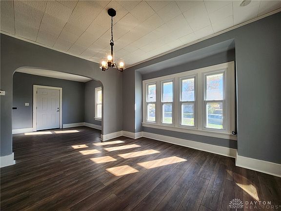 5th image of 2405 Ulrich Ave