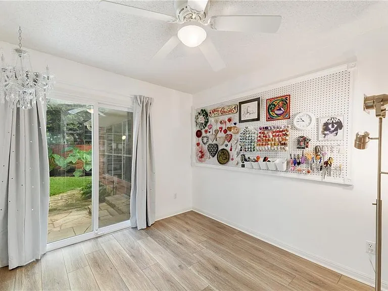 Guest bedroom with access to the backyard.